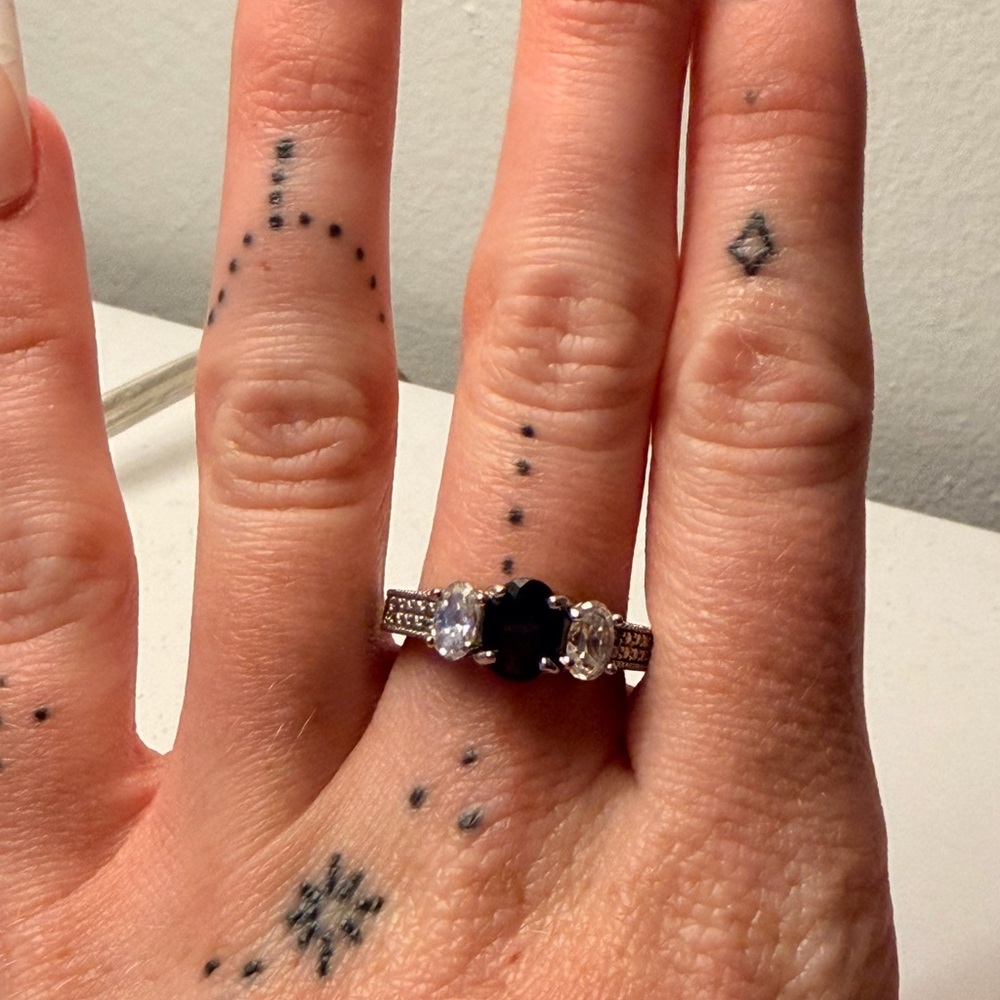 Elegant Black and Silver Women's Ring